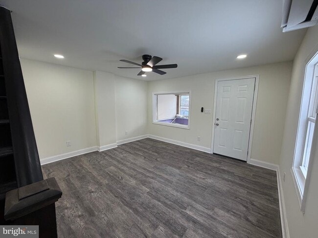 Building Photo - 197 Main St