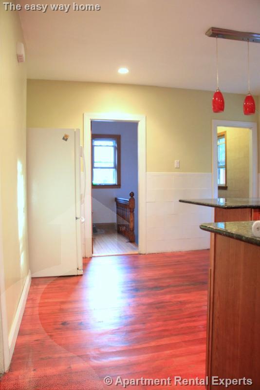 Building Photo - Spring Hill 3 Bedroom, 2 Baths- Parking - ...