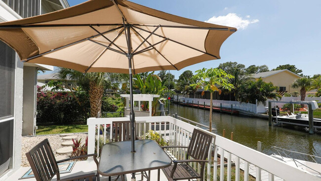 Foto del edificio - 9141 Lake Dr