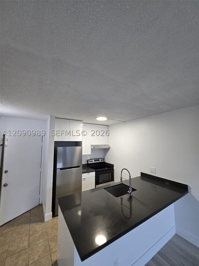 Foto del edificio - 2501 Riverside Dr