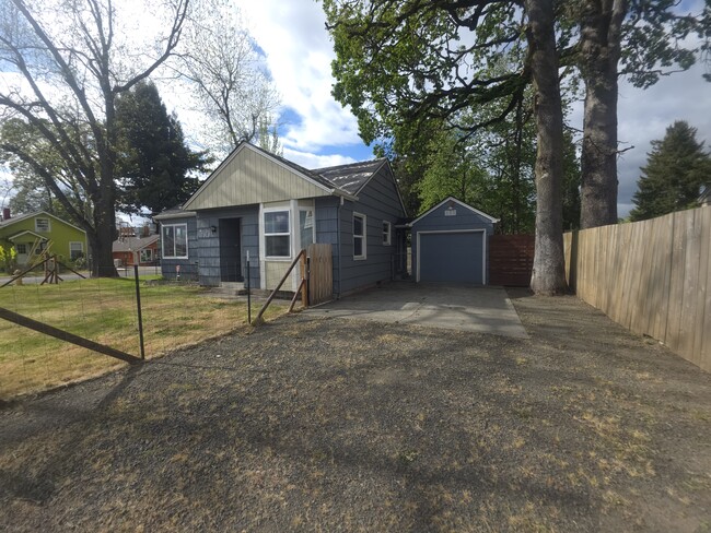 Foto del edificio - 4105-KE4105 Silverton Rd NE