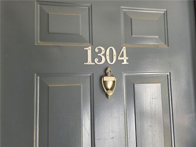 Foto del edificio - 1304 Madison Ln S E