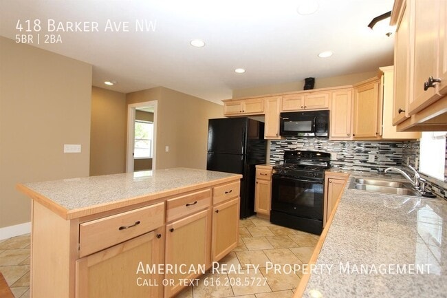 Foto del edificio - 418 Barker Ave NW