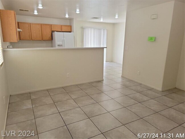 Building Photo - CUTE SUNRISE MANOR HOME LOCATED AT END OF ...