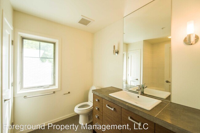Foto del edificio - 1200 Bellevue Way NE