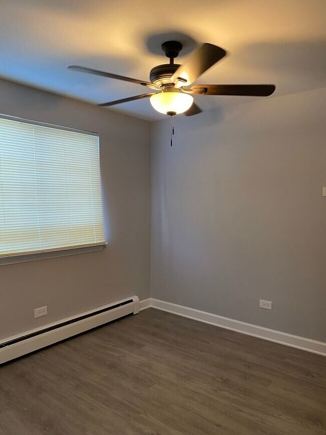 12400 S Harding Ave Unit 1N, Alsip, IL 60803 Room for Rent in Alsip