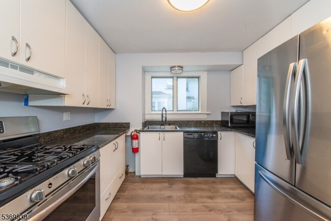 Building Photo - 151 Mt Kemble Ave