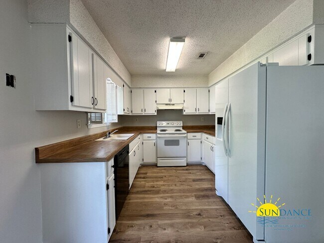 Foto del edificio - Newly Renovated 3 Bedroom with Oversized d...