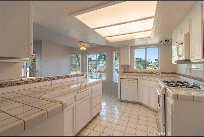 Foto del edificio - Available December 1st, 2024!! 3 BED 3 BAT...