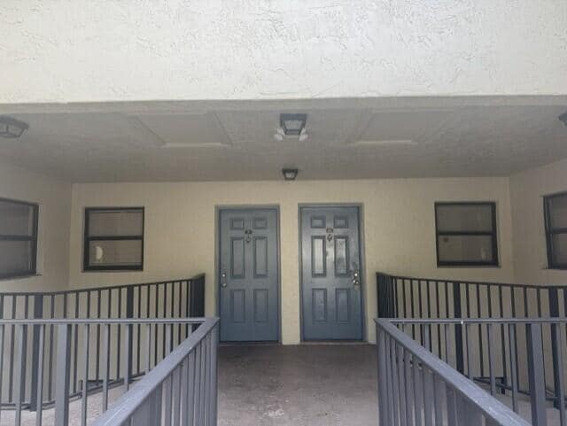 Building Photo - 1495 Lake Crystal Dr
