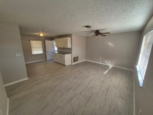 Foto del edificio - 13095 Linden Dr