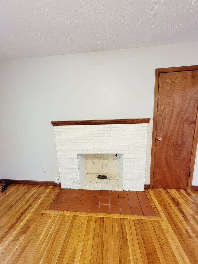 Building Photo - Mercy Hospital Area - 4 Bedrooms w/ Lots o...