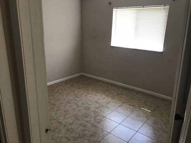 Building Photo - Adorable 2BR/2BA Fourplex with Ceramic Til...