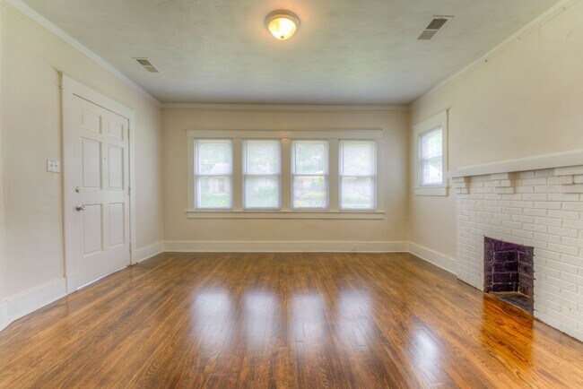 Photo - Move-in special! 1/2 off first month's rent! House