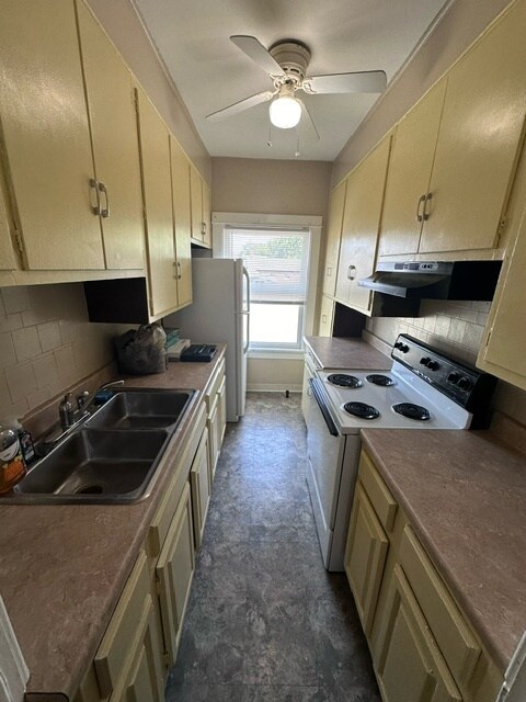 Kitchen - 1824 Elsmere Ave