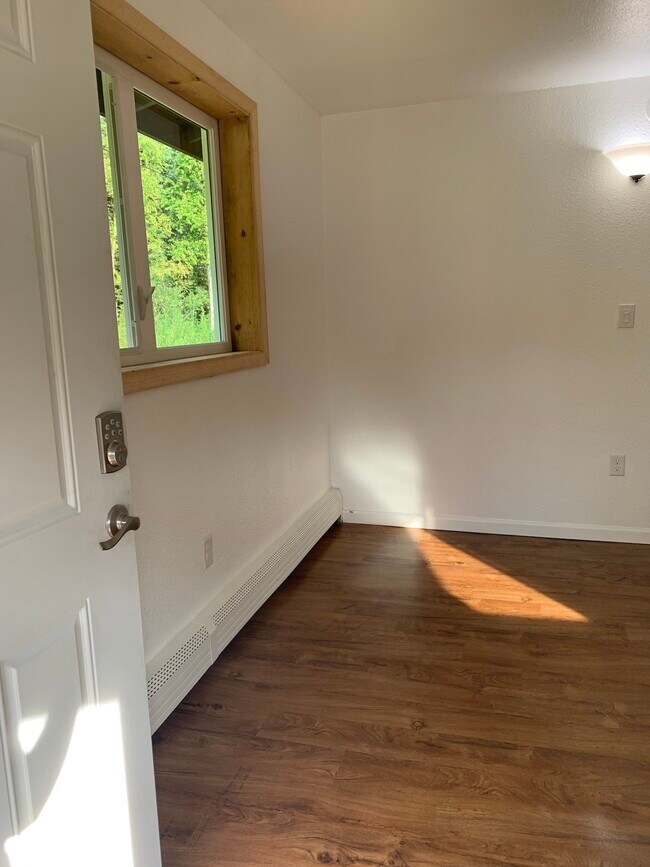Building Photo - 535 Ouida Way, Unit B