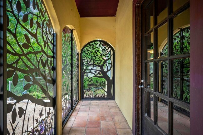 Building Photo - 18111 Lakeshore Dr