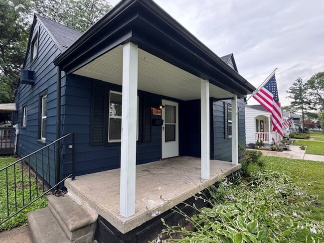 Building Photo - Your dream home is here!