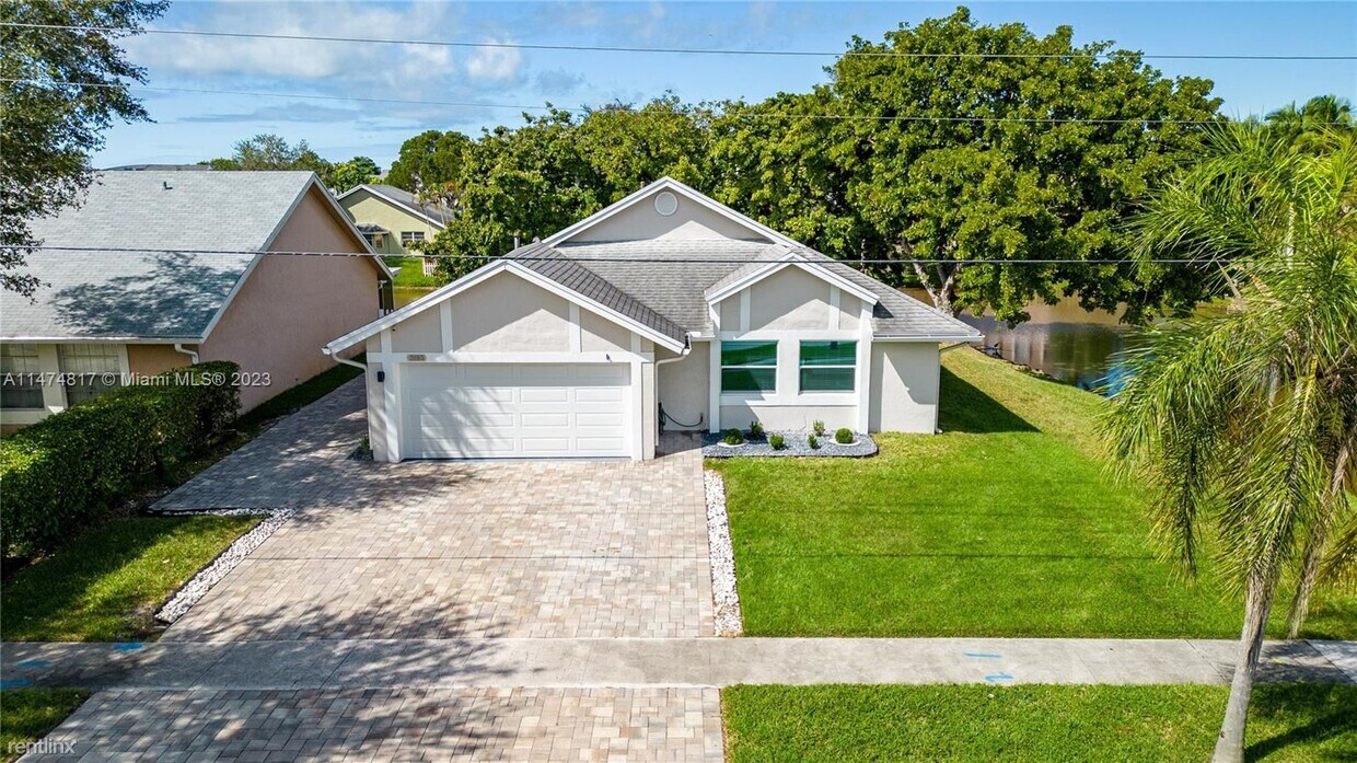 Foto principal - 3 br, 2 bath House - Sawgrass Estates
