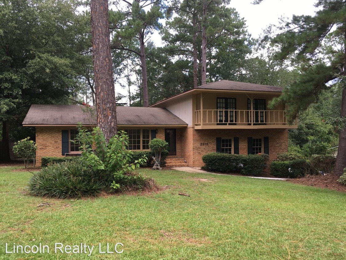 Primary Photo - 4 br, 3 bath House - 2118 Lakeshore Dr
