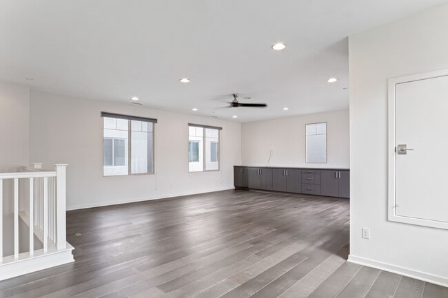 Building Photo - 5533 Palm Dr