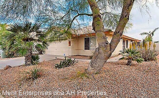 Building Photo - 3 br, 2 bath House - 3233 E MARCONI AVE