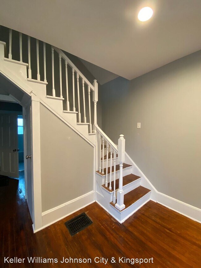 Building Photo - 4 br, 2 bath House - 303 Wilson Ave