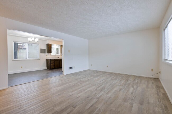 Foto del edificio - 625 W Anderson St
