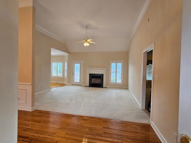 Building Photo - 115 Willow Oak Loop