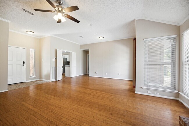 Foto del edificio - 9835 Haverdown Dr