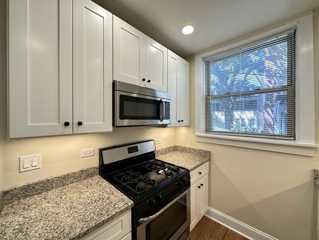 Building Photo - 912 Crain St