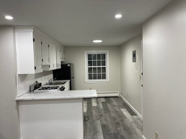 Building Photo - 170 Agawam st