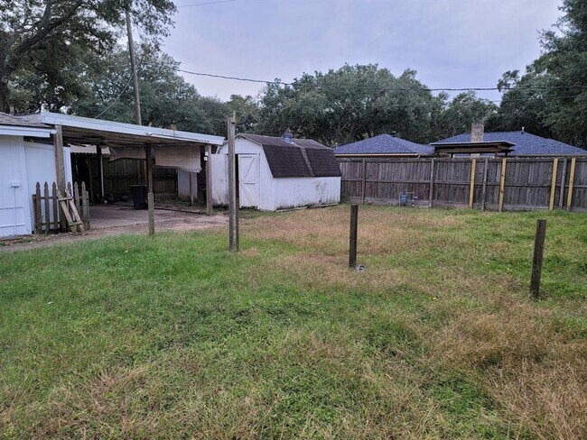 Building Photo - 1003 Bartlett Rd
