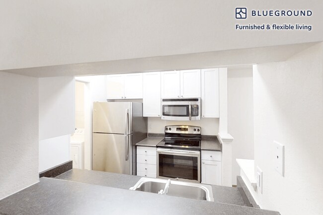 Foto del edificio - 7904 Fall Creek Rd