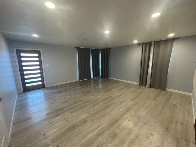 Foto del edificio - $3690 -- Charming, Centrally Located Singl...