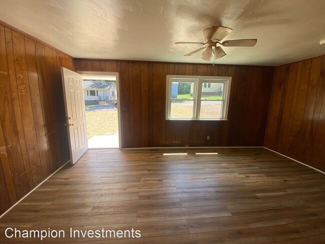Building Photo - 3 br, 1 bath House - 309 Willow Lane