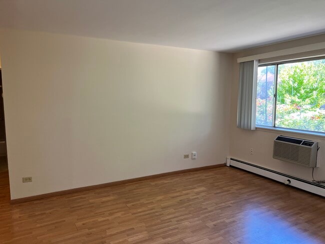 Building Photo - 1461 E Winslowe Dr
