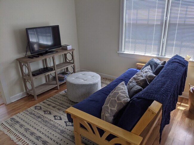 Área de estar - 4303 Thetford Rd