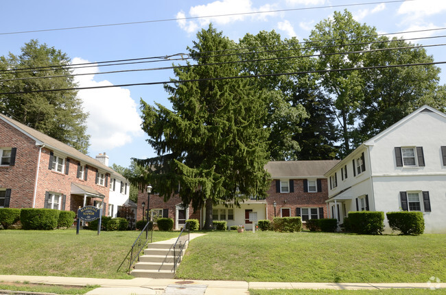 Building Photo - Marshall Manor