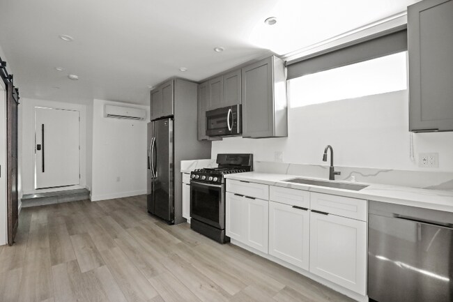 Foto del edificio - 1023 Tremont St