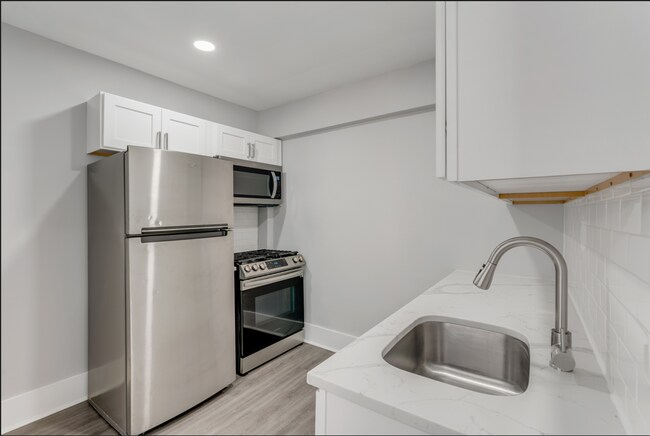 Building Photo - 615 Vernon Rd