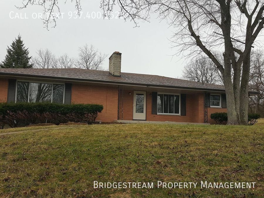 Primary Photo - Spacious 3 bedroom, 2 full bath house with...