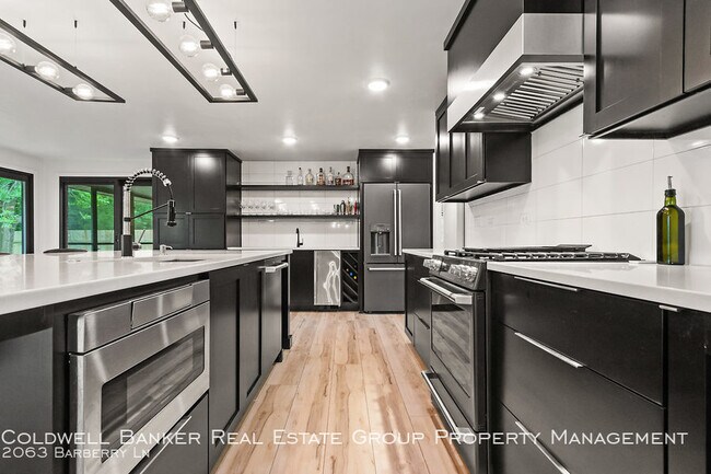 Building Photo - Fully Furnished Rental Home