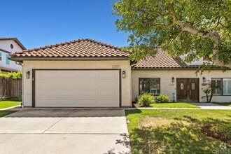 Building Photo - 2203 Levante St