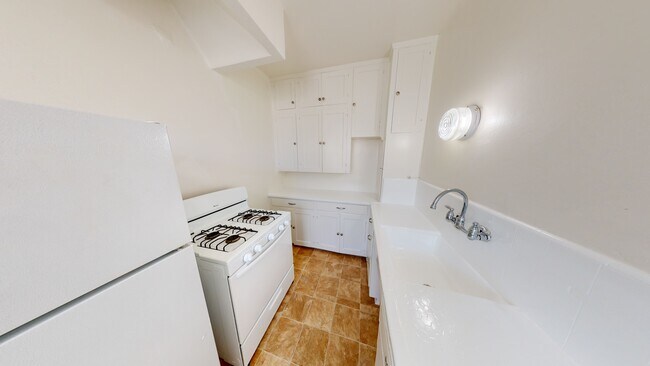 Building Photo - 1154 Oxley St