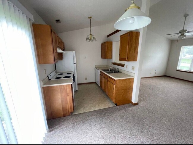 Foto del edificio - DUPLEX...Easy Living Near Purdue – Lawn Care & Snow Removal Included