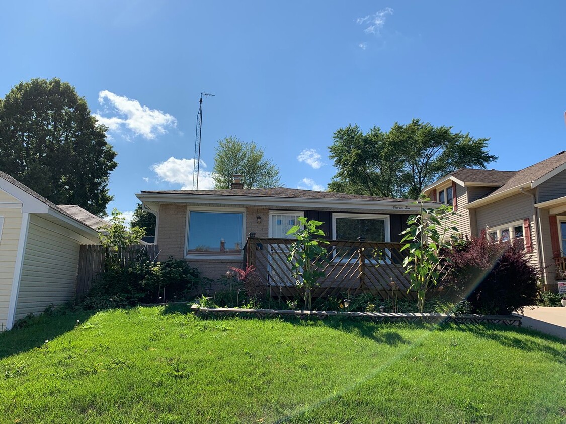New Listing! 1110 Brooker St. - New Listing!   1110 Brooker St.