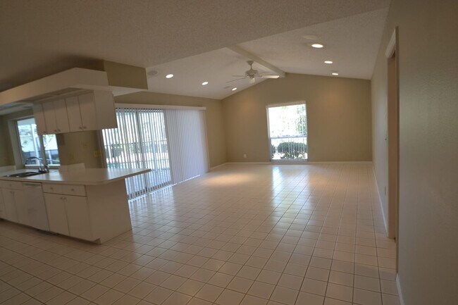 Foto del edificio - 5697 Country Lakes Dr