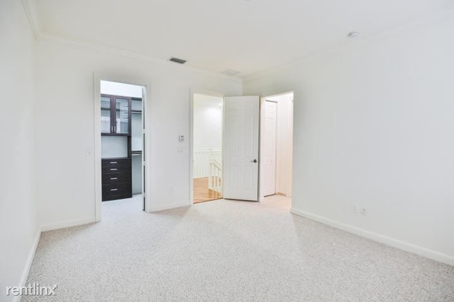Building Photo - 980 Marina Del Ray Ln