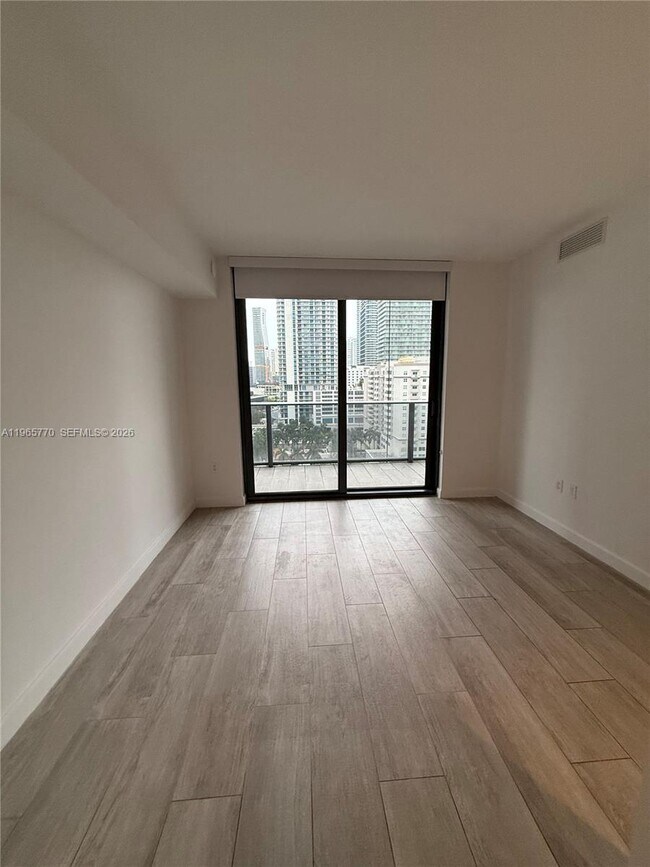 Foto del edificio - 45 SW 9th St